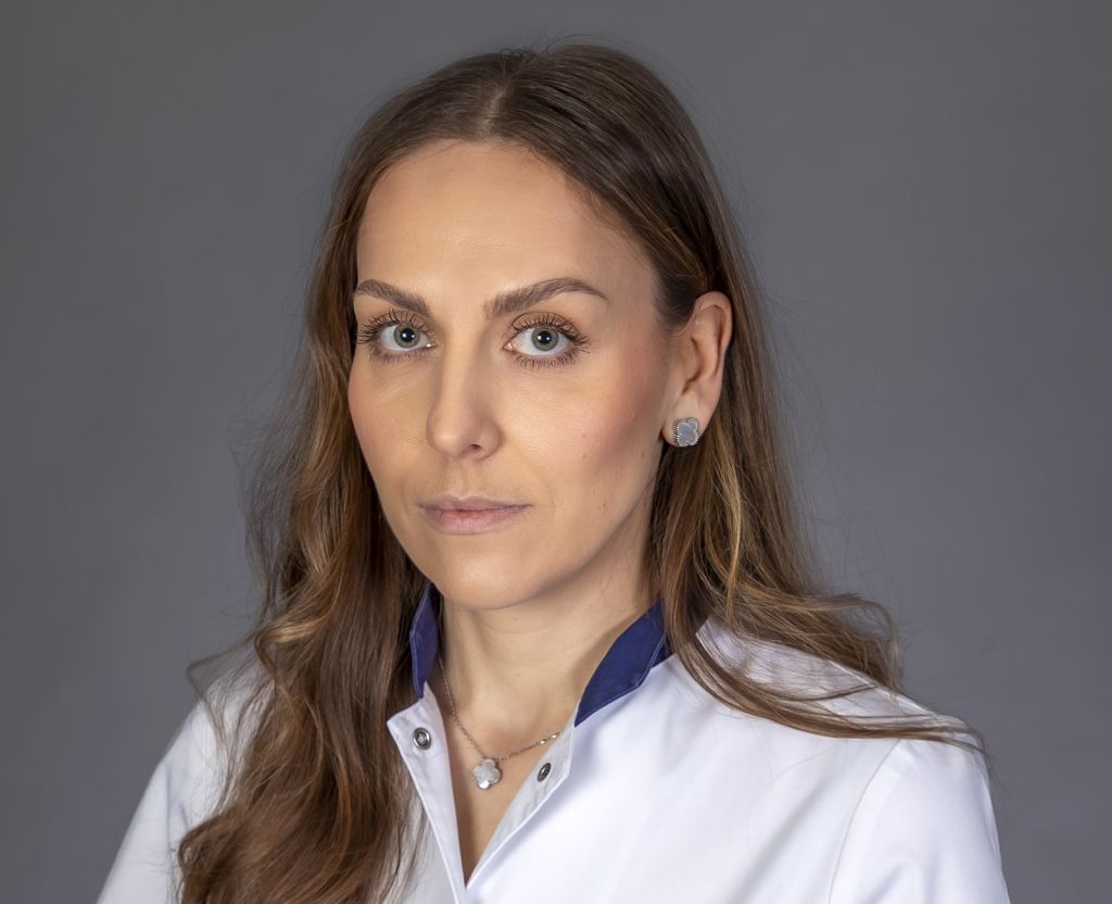 Anna Titov, jalaraviõde